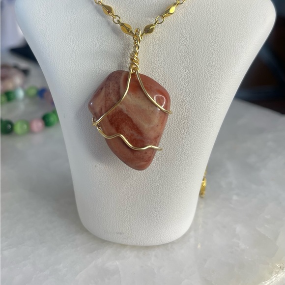 Faith-Natural stone reversible pendant wrapped in Gold tone with chain. - Picture 3 of 3